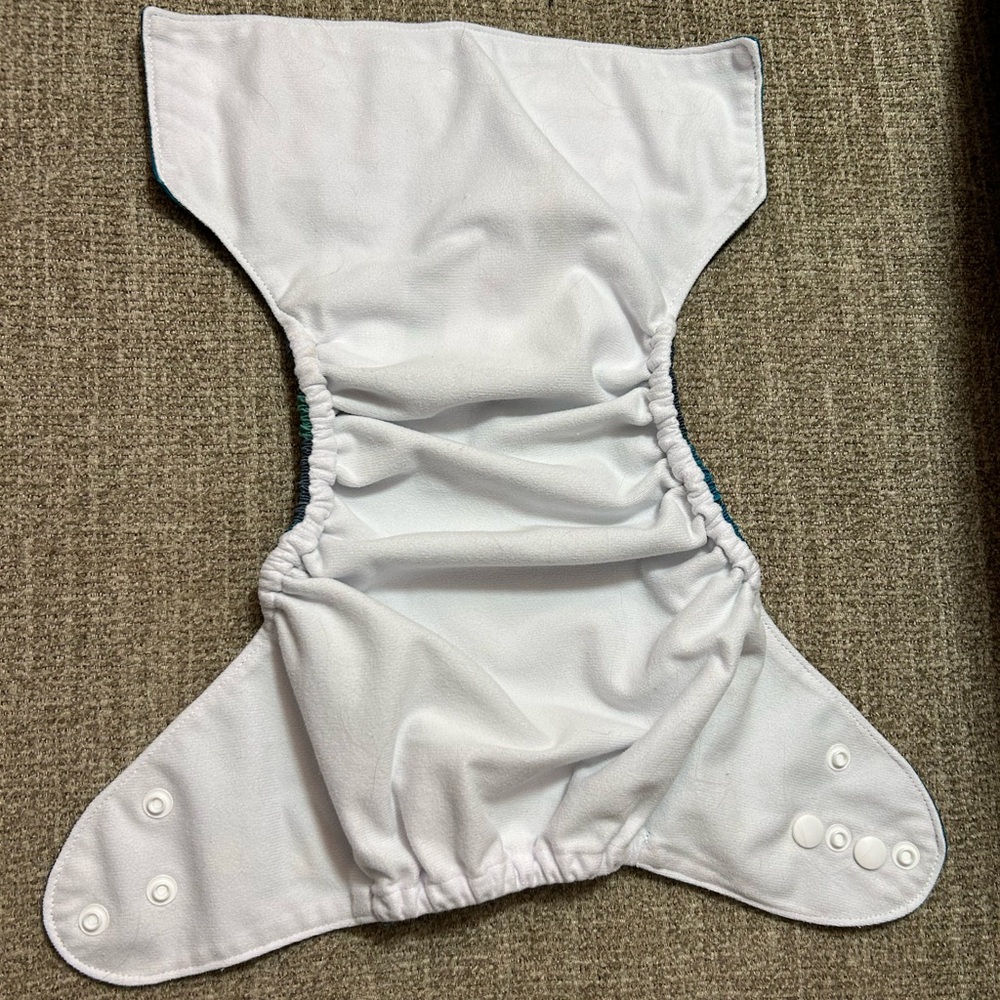 Pocket Cloth diaper cover with 3 inserts - Picture 3 of 6